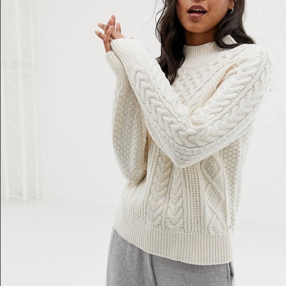 Abercrombie & Fitch Cream Knit